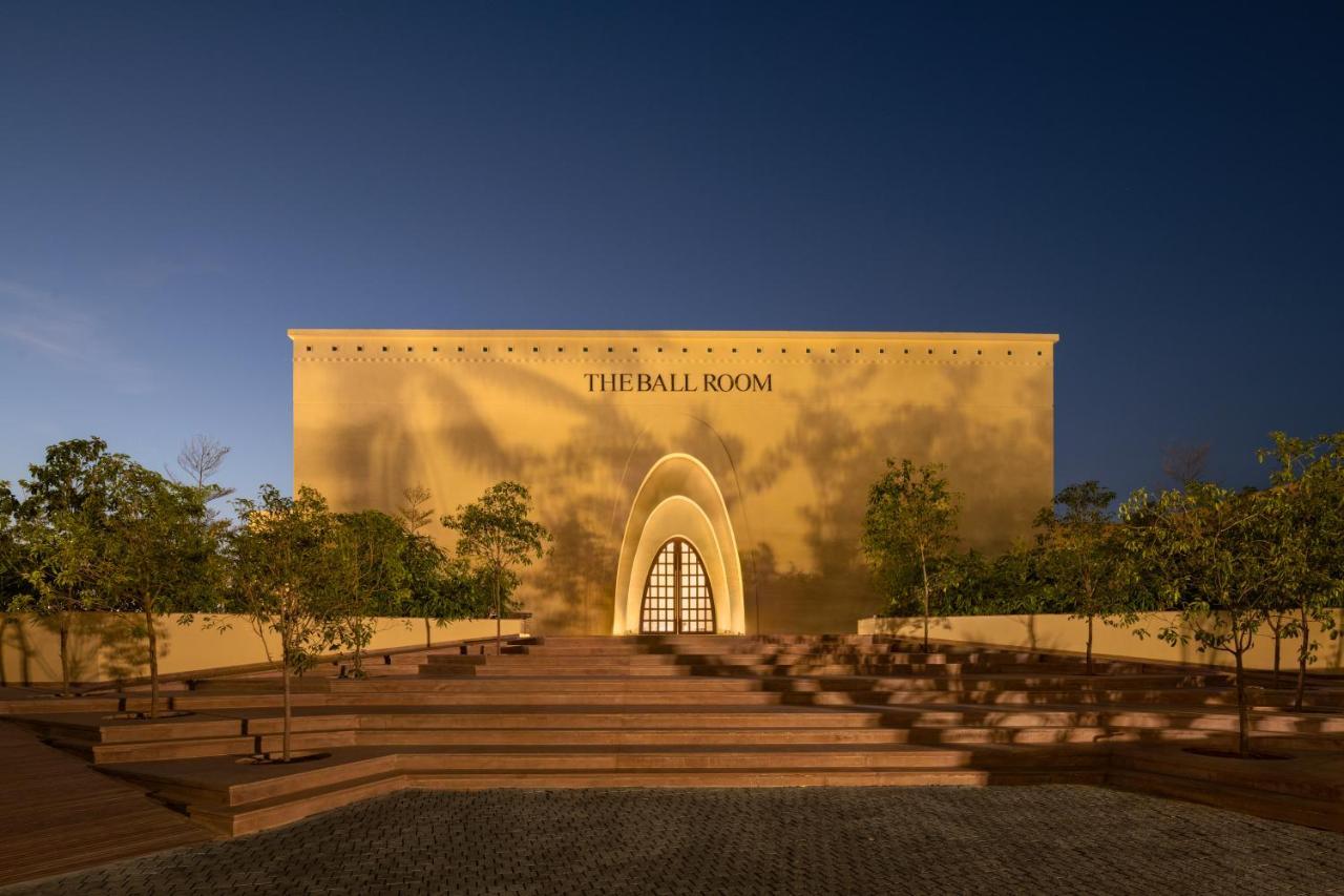 Time Square Resort & Spa Bhuj Buitenkant foto