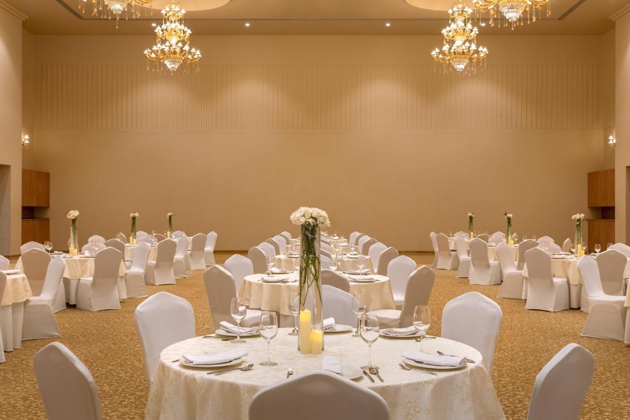 Time Square Resort & Spa Bhuj Buitenkant foto