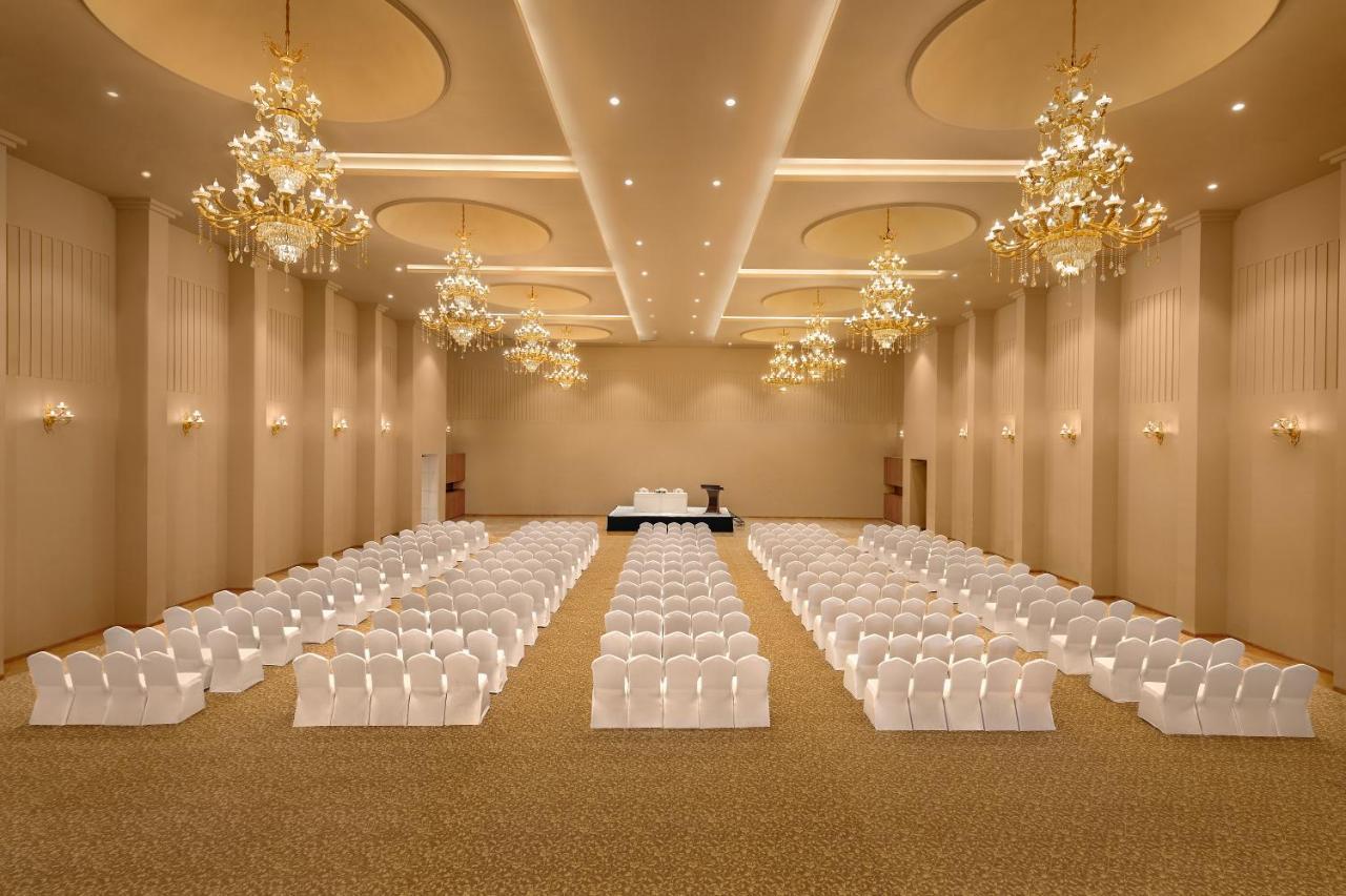 Time Square Resort & Spa Bhuj Buitenkant foto