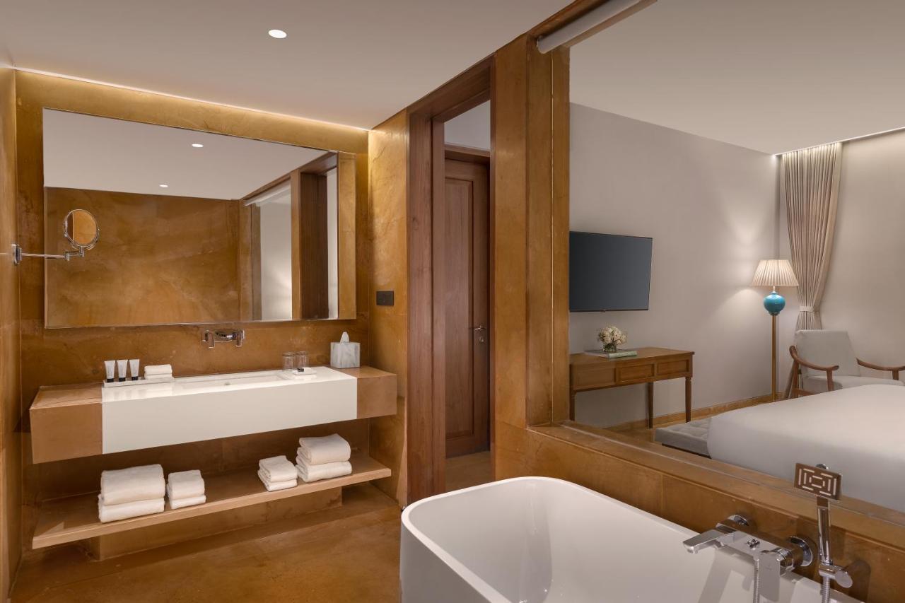 Time Square Resort & Spa Bhuj Buitenkant foto