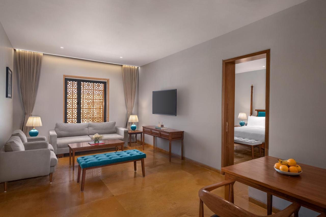 Time Square Resort & Spa Bhuj Buitenkant foto