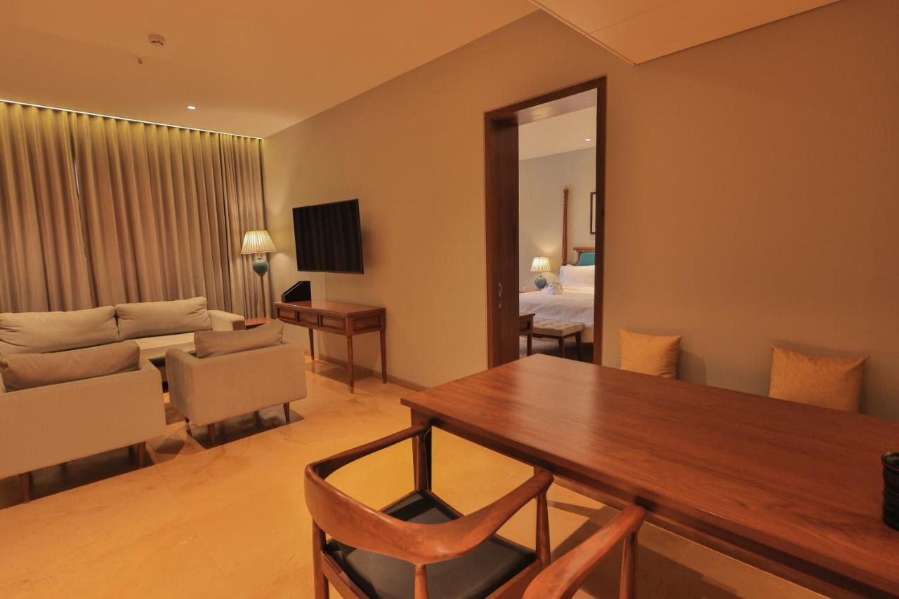 Time Square Resort & Spa Bhuj Buitenkant foto